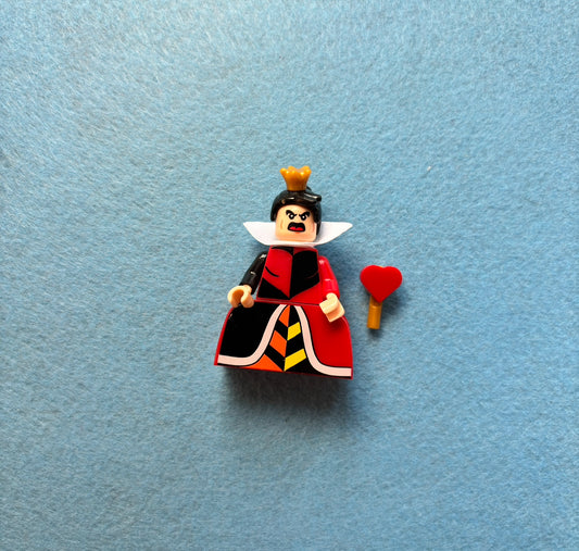 Red and black Queen of Hearts minifigure